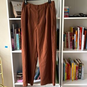 PETITE MID RISE PLEATED STRAIGHT LEG PANTS IN CHOCOLATE BROWN